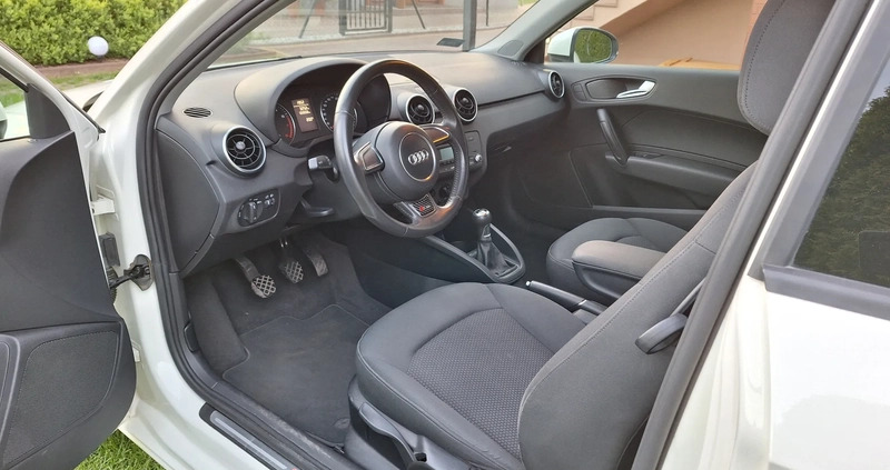 Audi A1 cena 29900 przebieg: 122658, rok produkcji 2011 z Łask małe 56